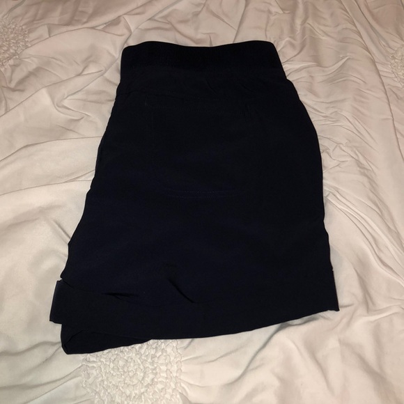 Navy blue shorts - Picture 2 of 3